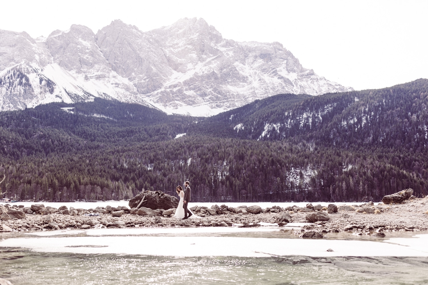 Elopement_Eibsee_Zugspitze_Hochzeitsfotografin_Garmisch_45